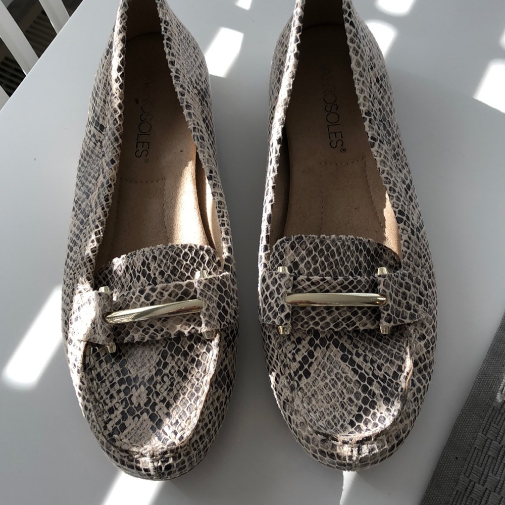 Aerosols woman's shoe